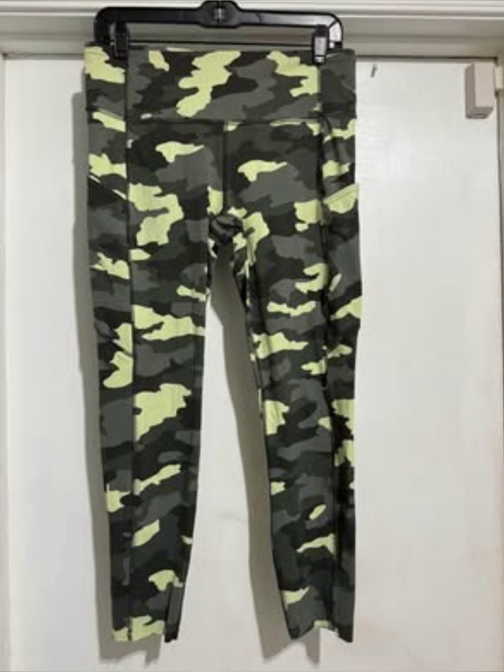 Lululemon Fast and Free HR Tight leggings featuring Heritage Camo Crispin Green